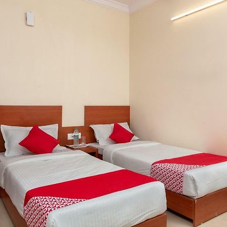Oyo 22105 Hotel Half Moon Inn Chennai Exterior photo