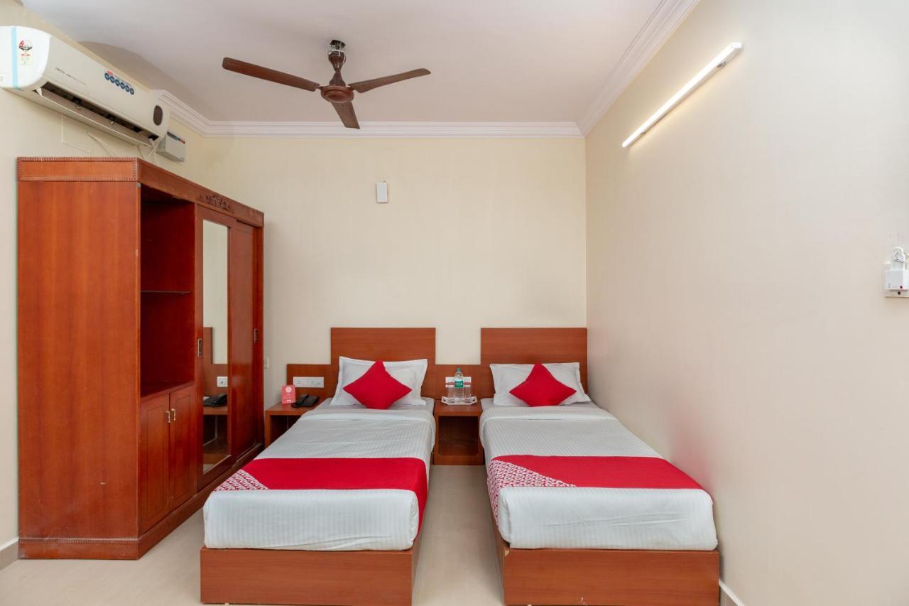 Oyo 22105 Hotel Half Moon Inn Chennai Exterior photo