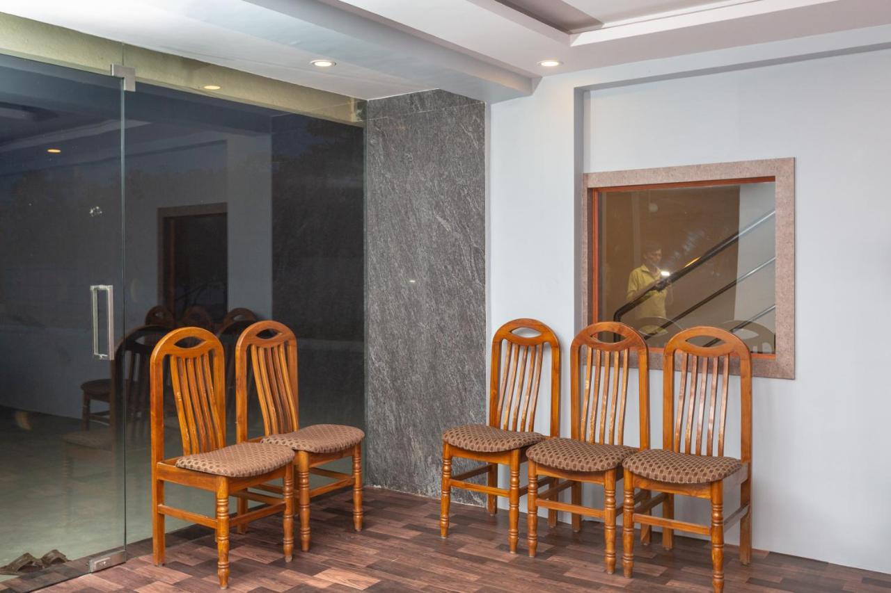 Oyo 22105 Hotel Half Moon Inn Chennai Exterior photo