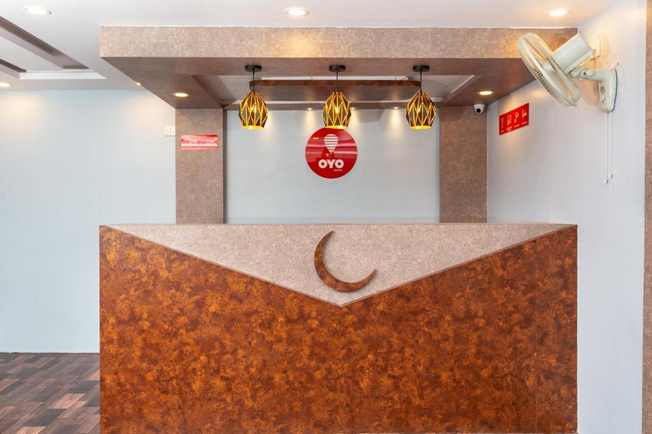 Oyo 22105 Hotel Half Moon Inn Chennai Exterior photo