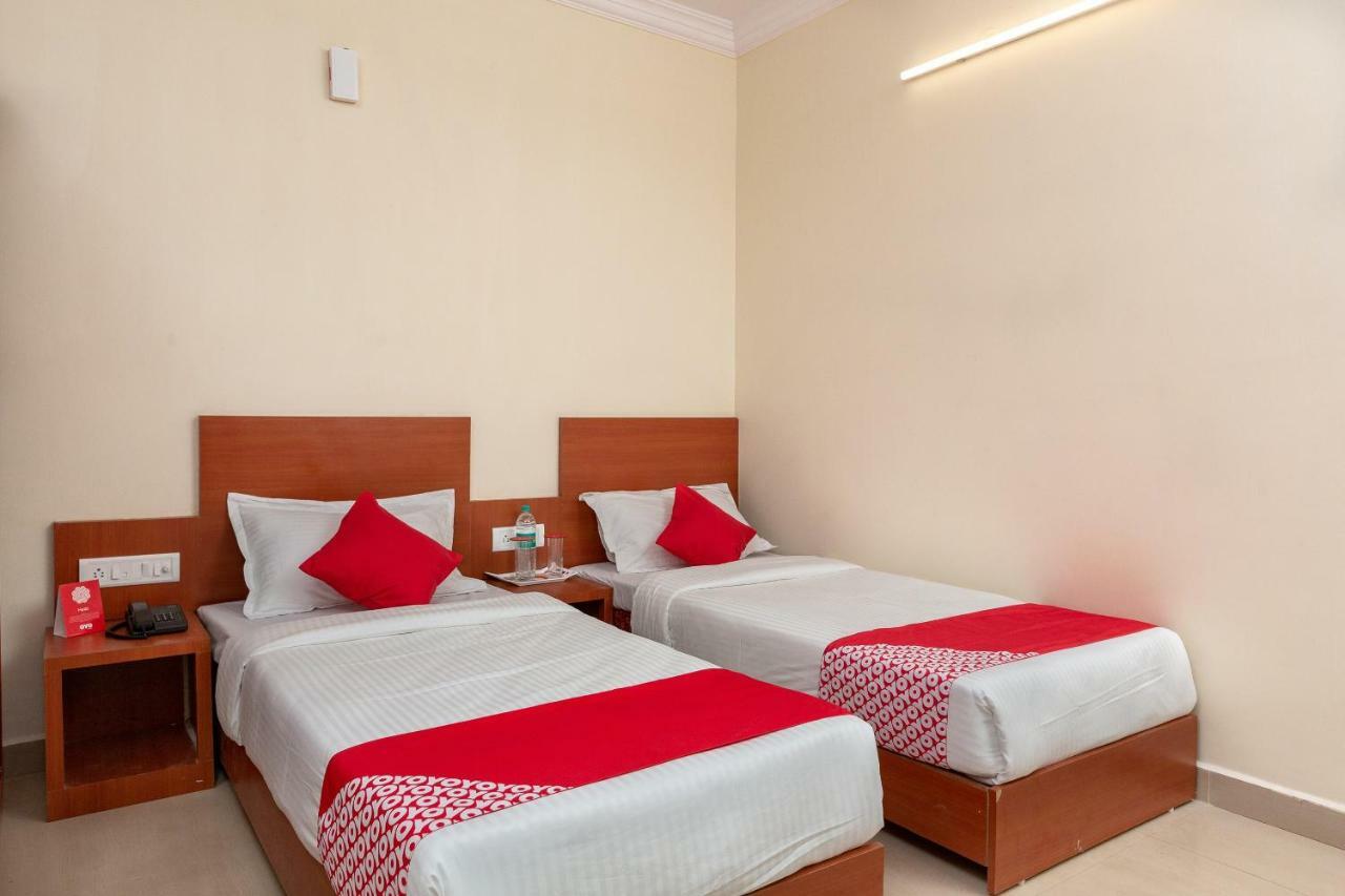 Oyo 22105 Hotel Half Moon Inn Chennai Exterior photo
