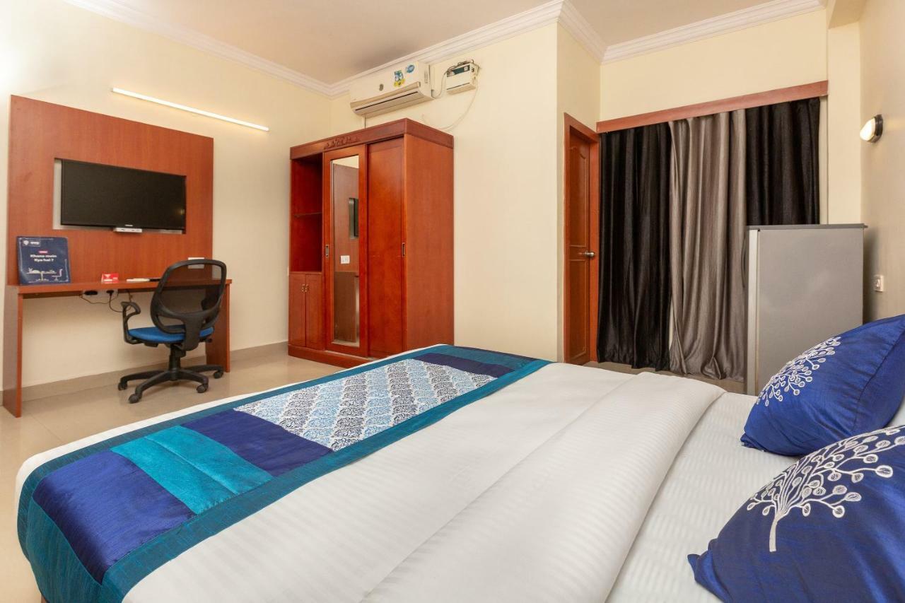 Oyo 22105 Hotel Half Moon Inn Chennai Exterior photo