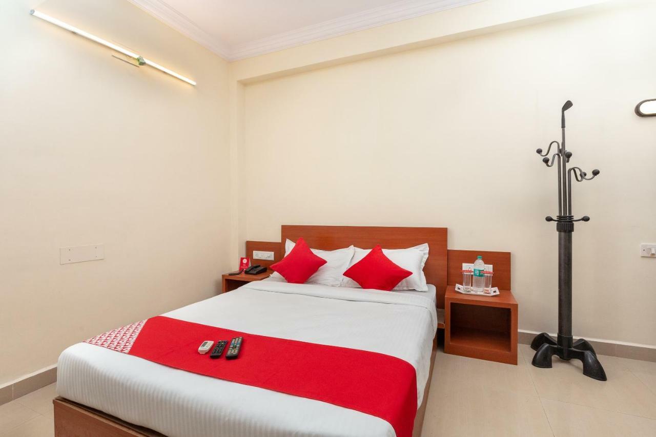Oyo 22105 Hotel Half Moon Inn Chennai Exterior photo