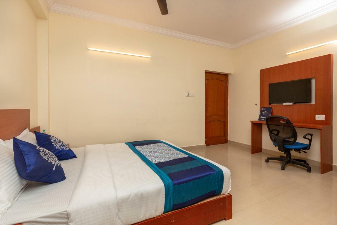 Oyo 22105 Hotel Half Moon Inn Chennai Exterior photo