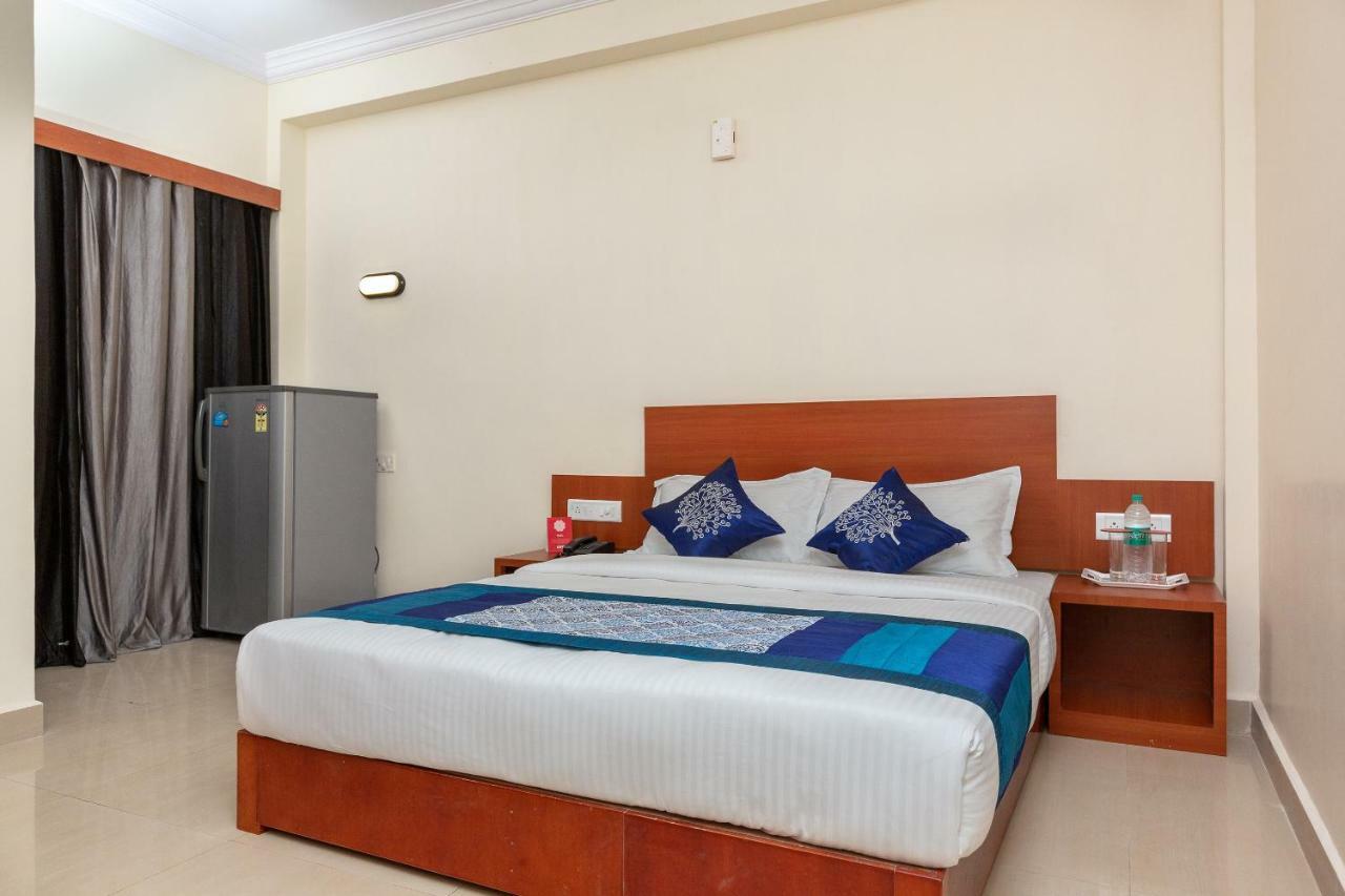 Oyo 22105 Hotel Half Moon Inn Chennai Exterior photo
