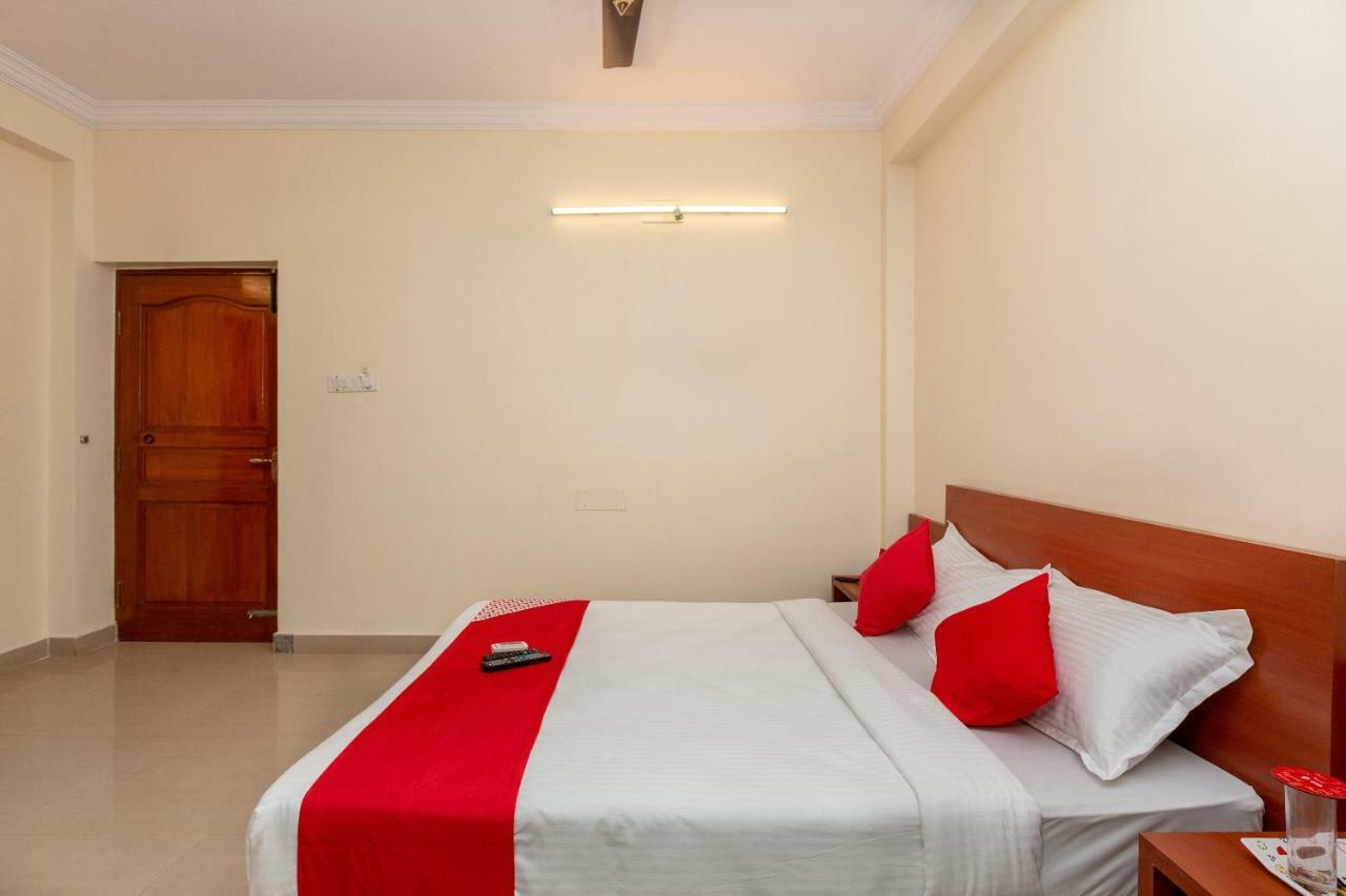 Oyo 22105 Hotel Half Moon Inn Chennai Exterior photo