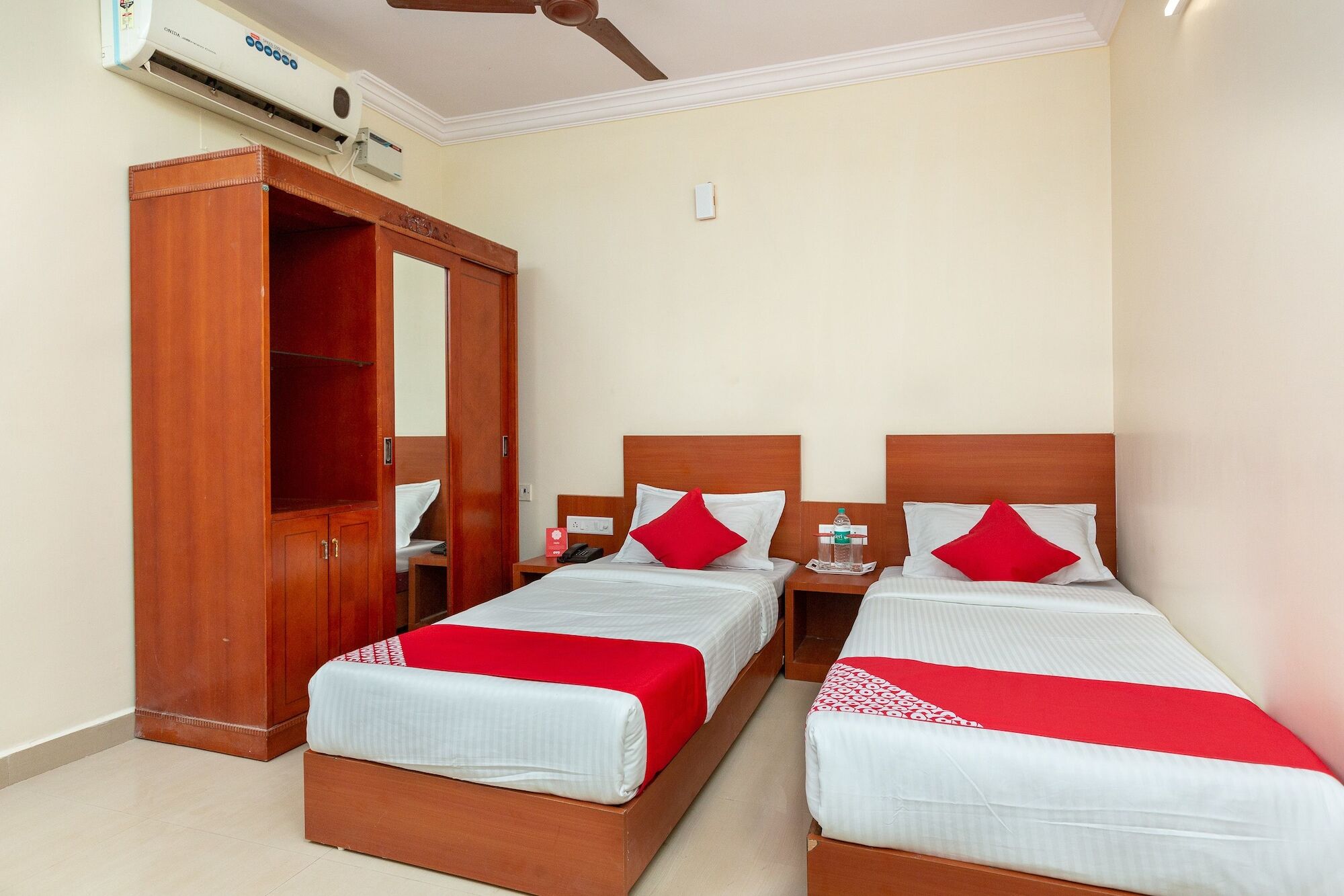 Oyo 22105 Hotel Half Moon Inn Chennai Exterior photo